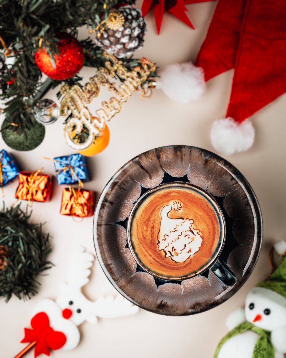 AmalfieeC's tweet image. Have yourself a Merry Little Christmas!!
and a blissful year ahead!
.
.
.
.
.
#amalfieeceramics #amalfiee #christmastime #christmasdecor #christmas #newyear #ceramicsofinstagram #goodvibes #handcraftedwithloveandpassion #newpost