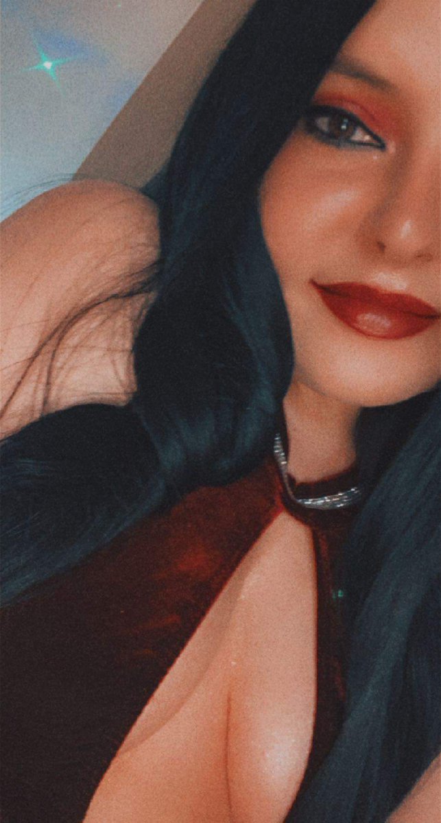 BrieeBooBear25's tweet photo. Merry Christmas Eve 💋 https://t.co/3Grogf7mea