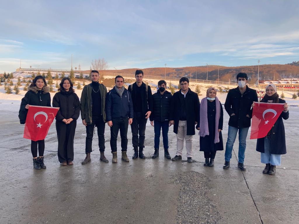 Eskişehir ve Sakarya'nın vatansever gençleri Çalışan Gençlik Üreten Türkiye Kurultayı'na katılmak üzere yola çıktı.🇹🇷

Ülkesi için çalışmak isteyen tüm gençler Kurultaya davetlidir.

🗓️25 Aralık (Bugün)
⏰10.00
📍Hacettepe Üniversitesi
☎️0507 966 0661
#GençlikKurultayı