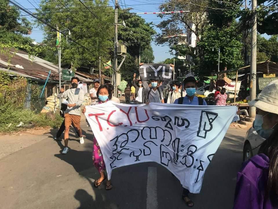 Revolutionary people of Thingangyun Tsp marched on the streets fearlessly to overthrow Genocidal Dictatorship this morning. #PropagandaOfWorld  #Dec25Coup   #WhatsHappeningInMyanmar