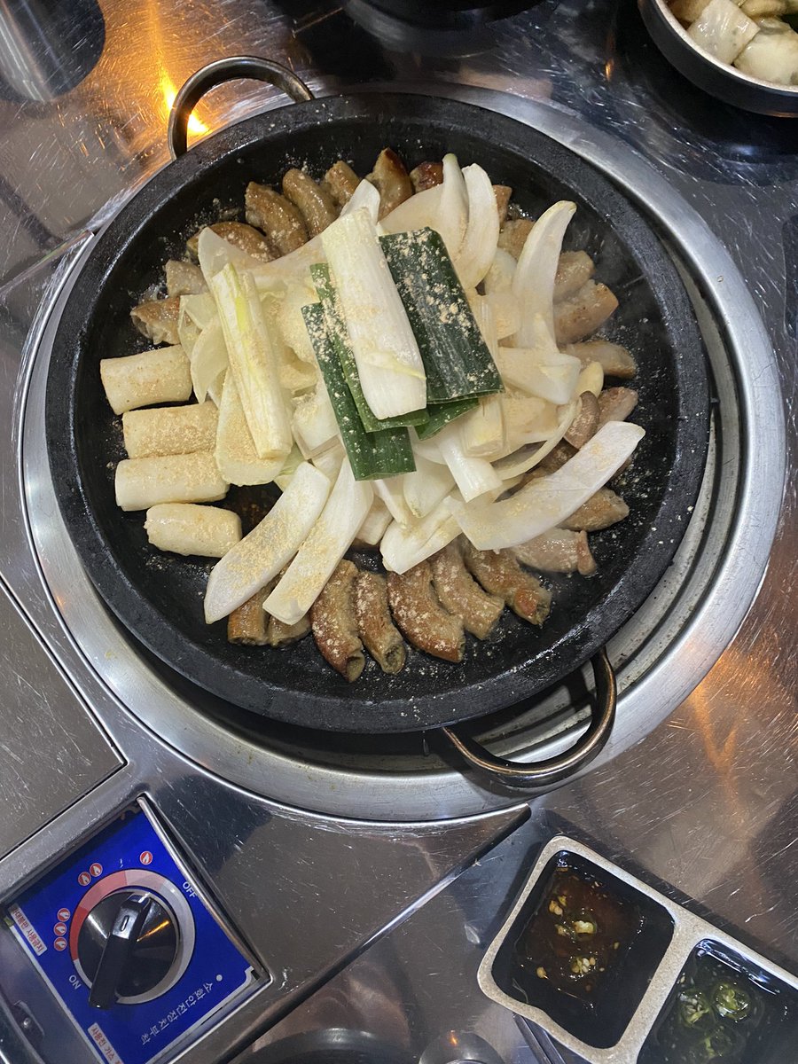 그 입 다물라 tweet media