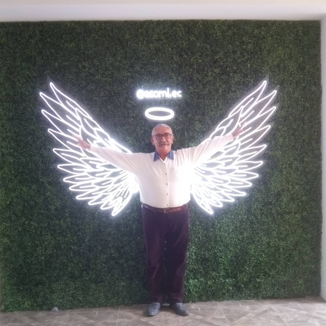 como quisiera volar a cada uno de sus hogares a darles un abrazo de tan bonita navidad, yo oro por todos ustedes mis amigos, clientes y fans por haberme dado la oportunidad de compartir mi cocina. Feliz Navidad