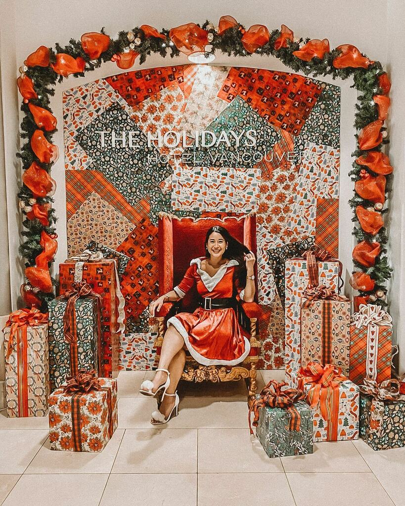 Merry Christmas to you and yours! This is a season of many things, so much to be thankful for and also a heavy time where a lot of feelings are brought to the forefront. Sending love for everyone who needs it, for those missing family and friends, and fo… instagr.am/p/CX5RebLrVdA/