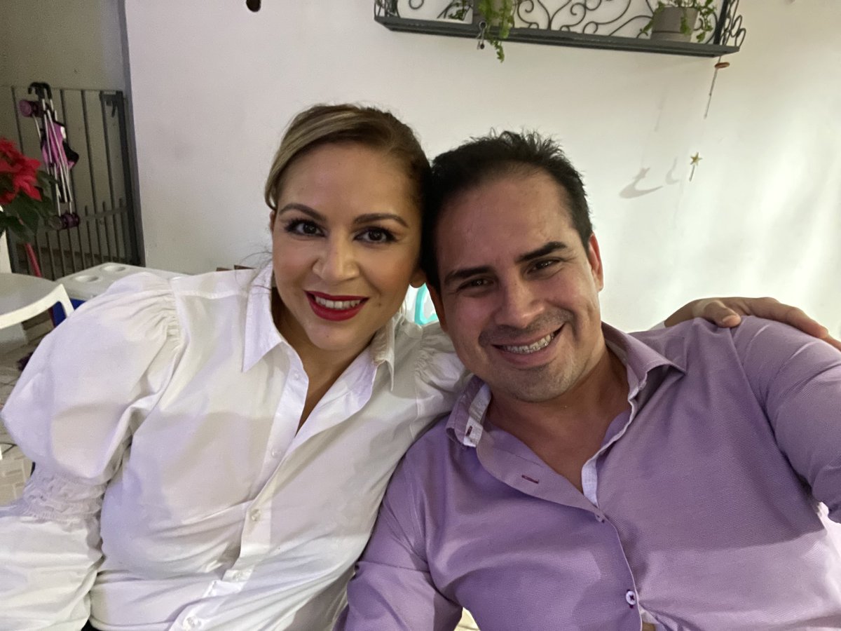 jenk8's tweet photo. Feliz navidad!
⁦@latita_robles⁩ https://t.co/kGhglje08G