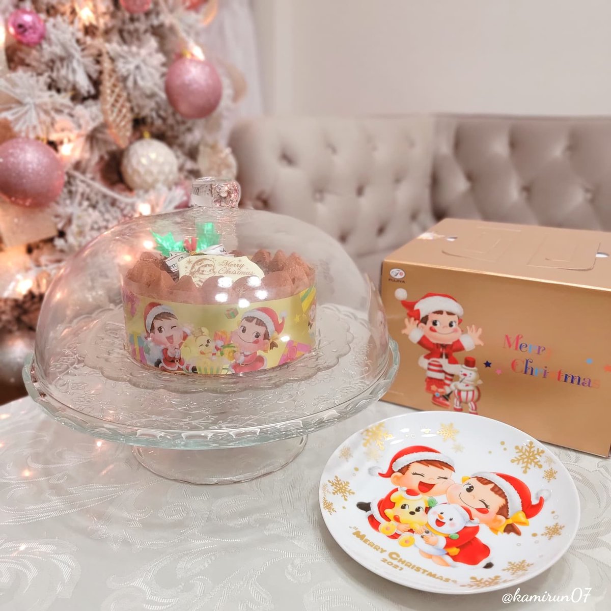 Kamirun1007's tweet photo. クリスマスケーキは不二家🎂🎄箱まで可愛い🎁🎅🌟
#不二家 #ペコちゃん https://t.co/yml4trNESn