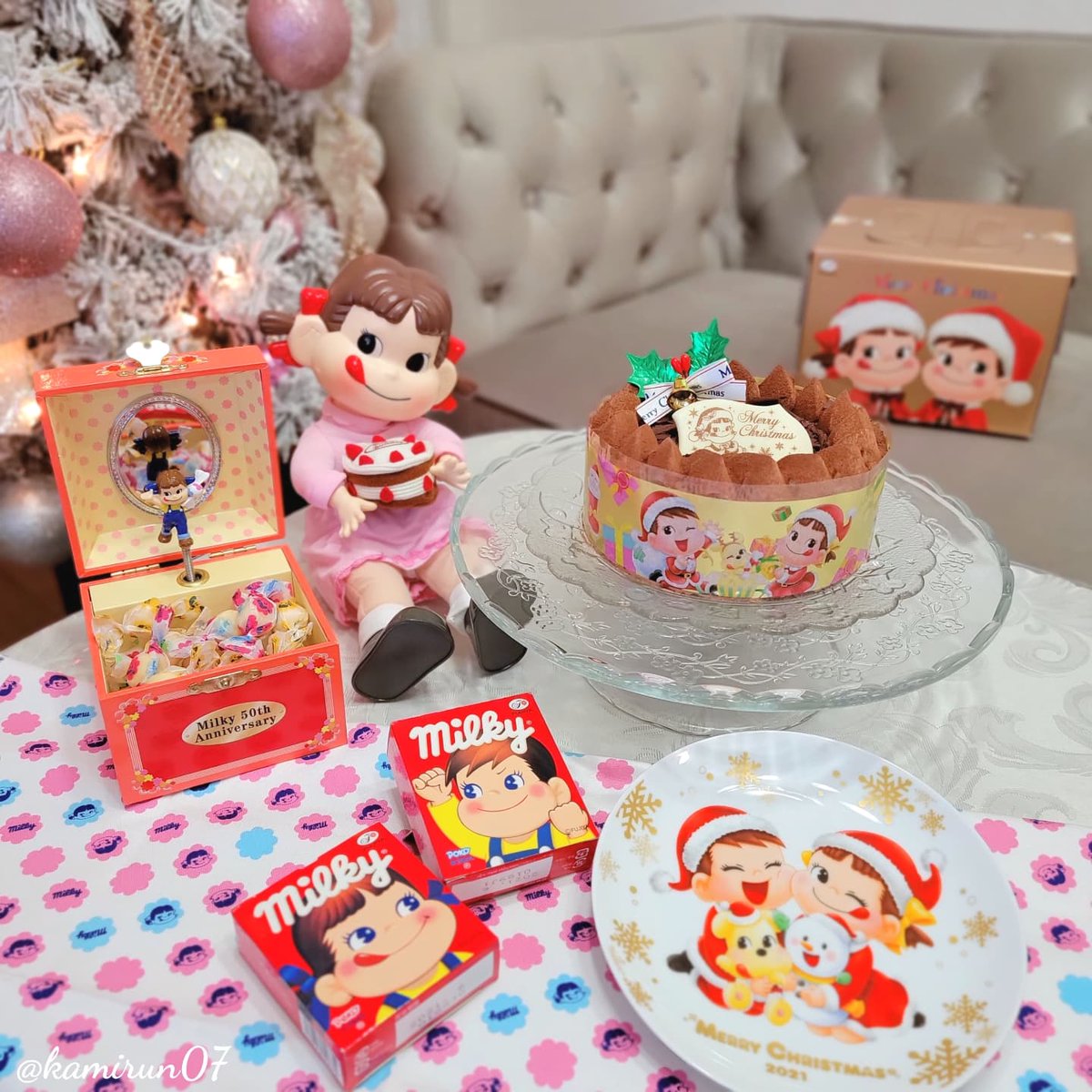 Kamirun1007's tweet photo. クリスマスケーキは不二家🎂🎄箱まで可愛い🎁🎅🌟
#不二家 #ペコちゃん https://t.co/yml4trNESn