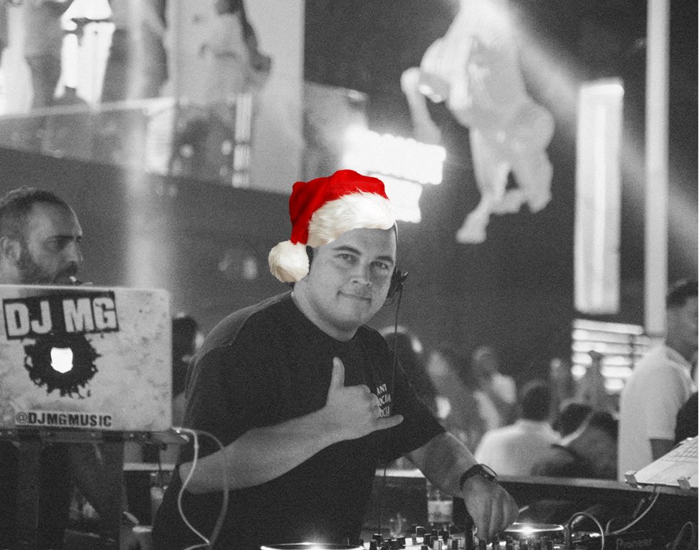 May this Christmas shower a ridiculous amount of love, happiness and wealth into your life.
#MerryChristmas 🎄