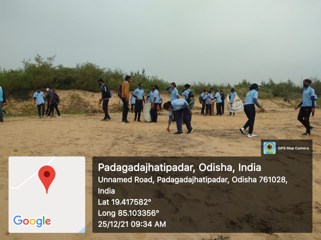 NCCDteOdisha's tweet photo. #PuneetSagar
#PuneetSagarAbhiyan 
Cadets of Ganjam College from 1 (O) Naval Unit undertook cleaning of Bhateswar beach, Ganjam, Odisha today.They also conducted awareness campaign on cleanliness of beaches.
@HQ_DG_NCC
@DHE_Odisha
@GovernorOdisha
@Naveen_Odisha
#NationalCadetCorps https://t.co/E8FoRJoIQe