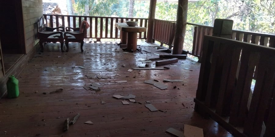 spring21MM's tweet photo. Military Terrorists Deliberately Fired Heavy Artillery Shells from Military Base in #Thebawbo village, Myawaddy Township,Kayin State During the clash around 9 am on Dec 25—Damaging a high school and a headmaster's house from Thebawbo village.
#Dec25Coup  
#WhatsHappeningInMyanmar https://t.co/3G75m7QTwB