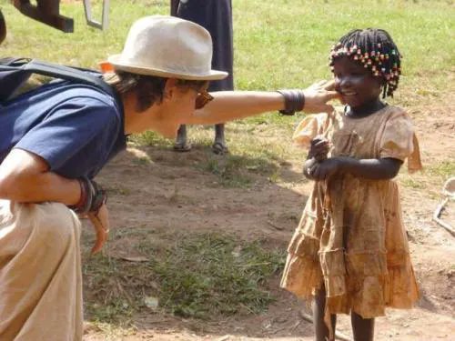 'İnsan servet ya da bilgisiyle değil, Tavır ve davranışları ile asil olur.' - Hint Atasözü