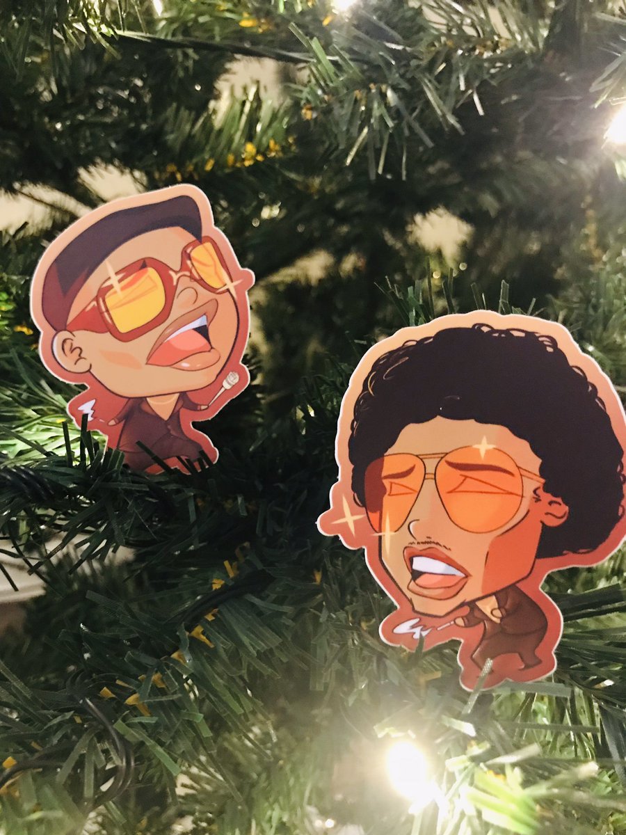 Machi2331's tweet photo. #MerryChristmas2021 #thankstosanta#silksonic#brunomars#andersonpak https://t.co/Uq3L9bhjfs