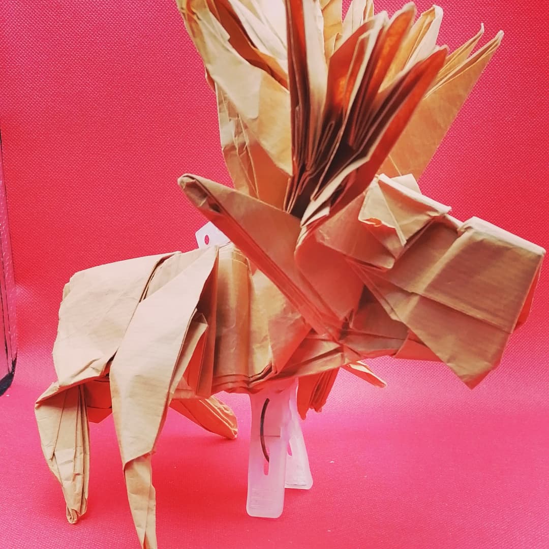 haidewiets's tweet photo. Holiday Red
Festive flat.
The Moose..... is Loose! 

Purposedly looking like Bambi on ice, 4 legs wide spread. 

Moose
Quentin Trollip 

#moose #quentintrollip #brown #red #loose #green #stander #holidays2021 
#haidewiets  #ZheZhi  #origami 
#h折り紙 #摺紙 https://t.co/gFYfodGScH