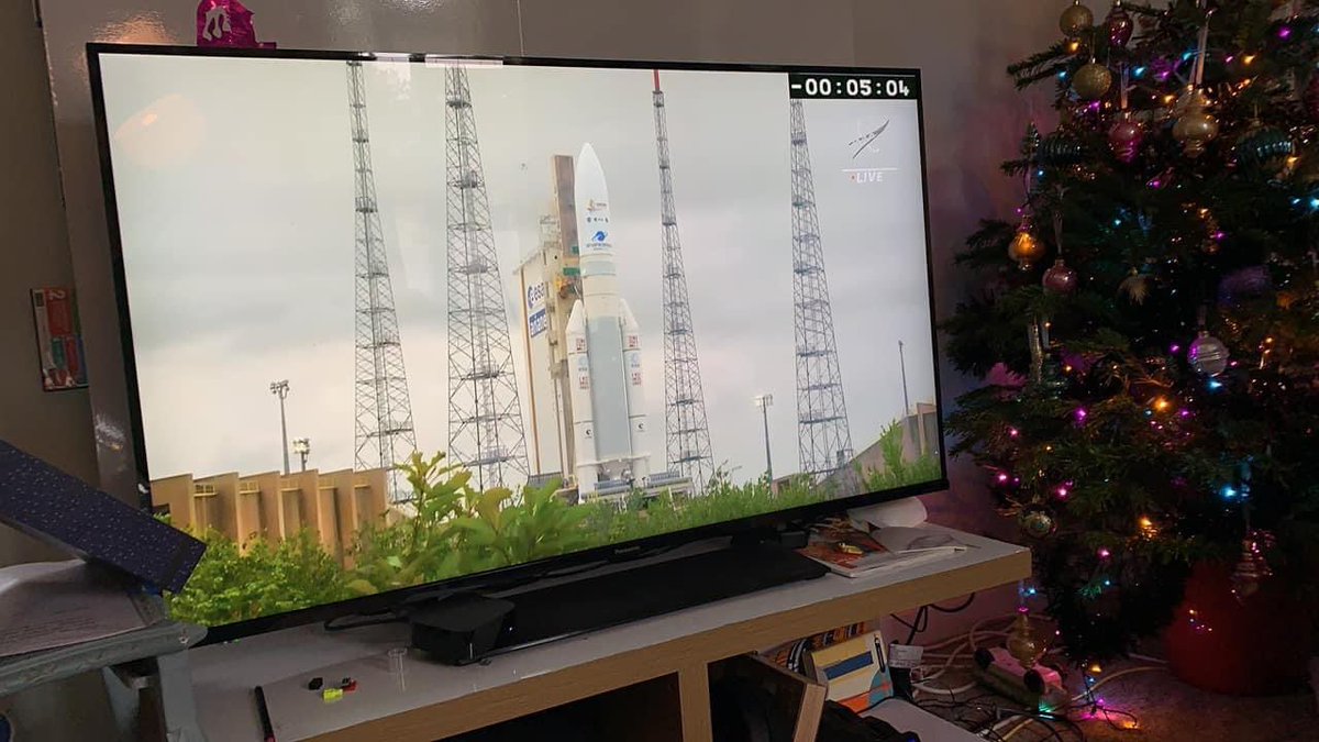 rferdman's tweet photo. Here we go, folks!! 😬🙏🏼🤞🏼 Go #JWST!! https://t.co/Ot4eP9MX60