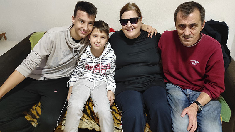 eBranicevo's tweet photo. Kako živi četvoročlana porodica u kojoj su oba roditelja slepa
#ebranicevo #slepi #slabovidi #ivaliditet #invalidi
https://t.co/XX6FIucoKV https://t.co/x6c2PcHPa4