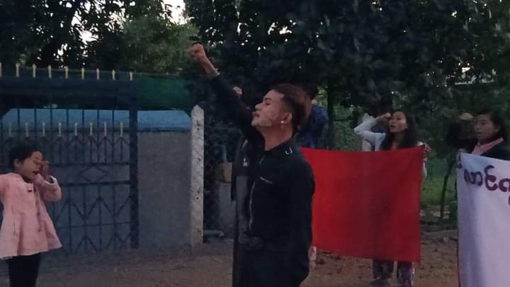 YanZuanFa's tweet photo. Evening protest against military dictatorship by residents from KyaySarKya Village , Yinmarpin Township.
#PropagandaOfWorld  #Dec25Coup #WhatsHappeningInMyanmar https://t.co/Hn515DbNWl