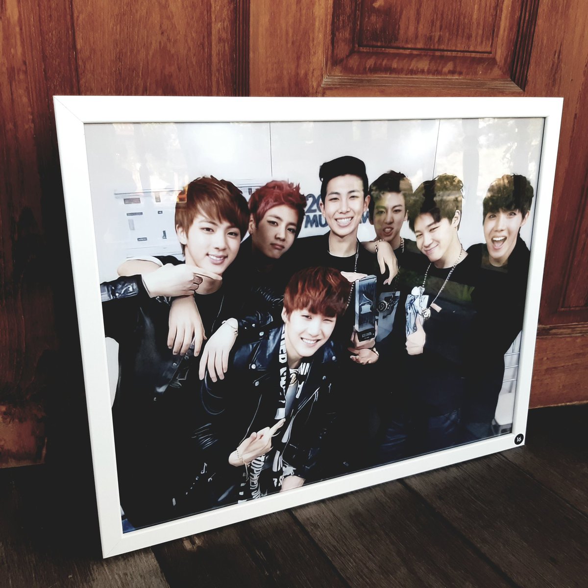 BabyGminn_Jk's tweet image. (っ◔◡◔)っ ♥  Lucky draw
น้องถึงมือเราแล้วครับ​ พอเอามาถือแล้วกรอบใหญ่แม๊ก!!  ปริ๊มมากกก🥺
&amp;gt; ขอบคุณของขวัญจากงาน​@NeverEnding_bts
&amp;gt; ขอบคุณพี่มือจับ​ฉลาก😭🙏🏻
@natsu_ncn
&amp;gt; ขอบคุณเพื่อนที่ไปแบกน้องกลับมาให้
@Giswag93_xx
เราจะดูแลน้องอย่างดีคั่บ!! 💜
#NeverEndingexhibition_inBKK