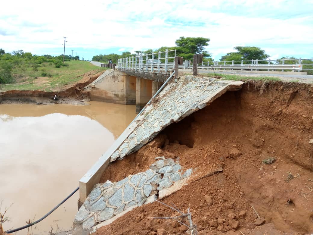 tgpollen's tweet photo. Happy Holidays and Merry Christmas to you all.
On this Christmas Day, we are down in Southern Province, Mbabala area, conducting an assessment of the scale of damage on property, lives and livelihoods due to floods. We are also providing non-food and food relief supplies. https://t.co/07WTaBD6UK