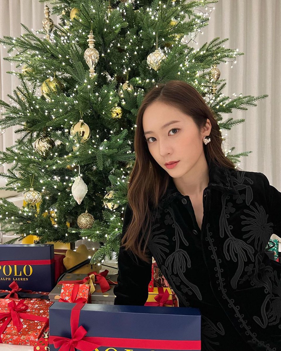 OppalabsPh's tweet photo. 211225 @vousmevoyez_twt Instagram Update •

merry christmas✨

#KrystalJung https://t.co/76TreyGgBT