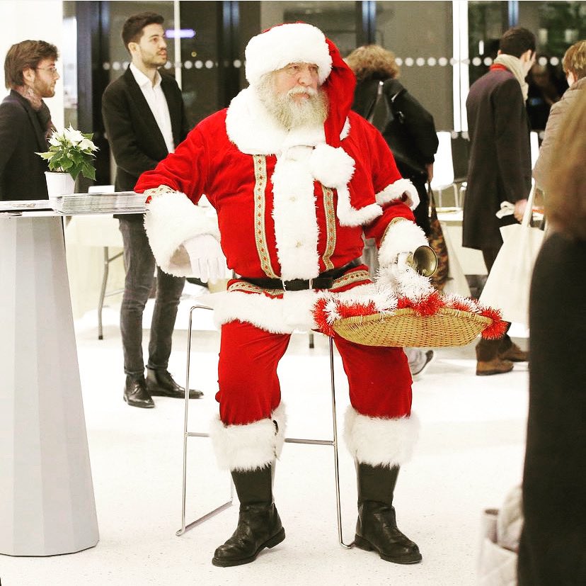 Le Père Noël se repose. © Alain Guizard #perenoel #coupdefatigue