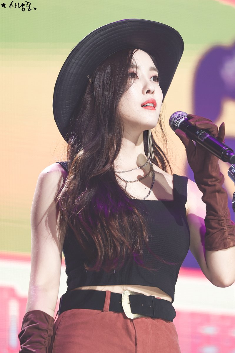 Starhunter_Hyom's tweet photo. #효민 #HYOMIN @b89530 🤠

📎 https://t.co/PdWoKawVup
📎 https://t.co/8zAEhPfgnB
📎 https://t.co/GmrLvnuxnw
📎 https://t.co/MEHfuRVLDV https://t.co/a9MYB52Sul