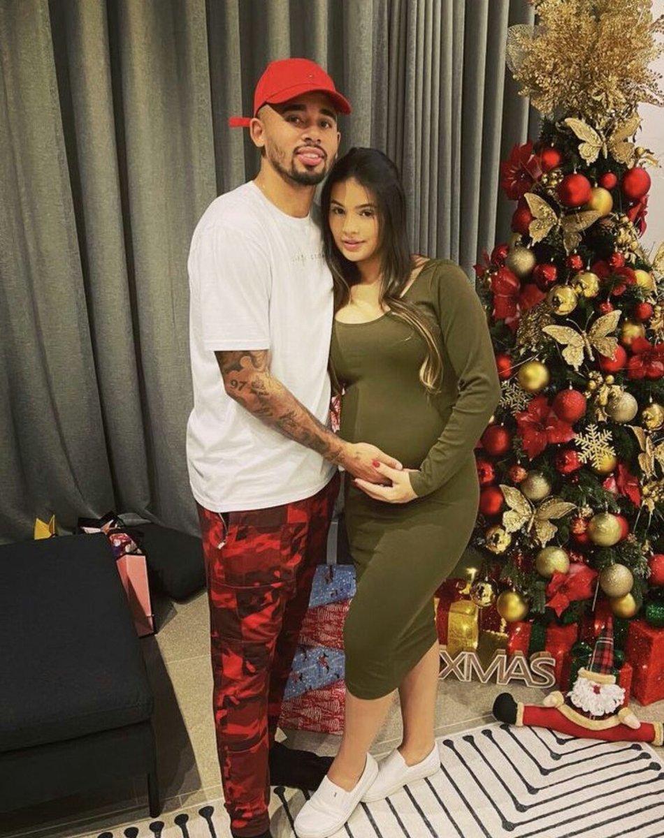palmeirasHQ's tweet photo. O Natal :
Do Gabriel / Do Gabriel
Jesus que / e Jesus que
deu certo na / não deu certo na
Europa / Europa https://t.co/6qBycsXzYq