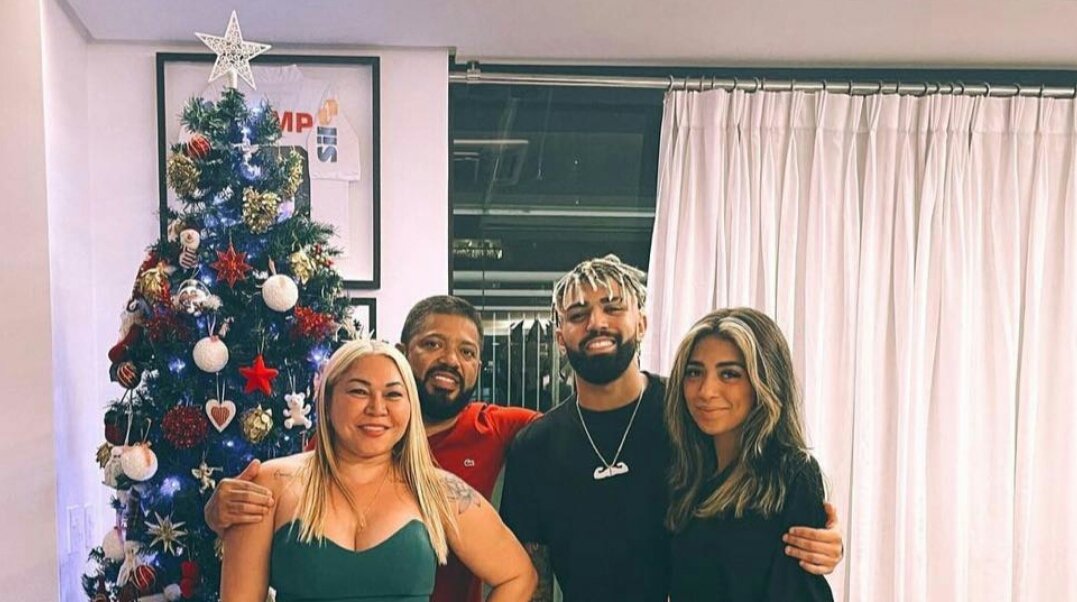 palmeirasHQ's tweet photo. O Natal :
Do Gabriel / Do Gabriel
Jesus que / e Jesus que
deu certo na / não deu certo na
Europa / Europa https://t.co/6qBycsXzYq