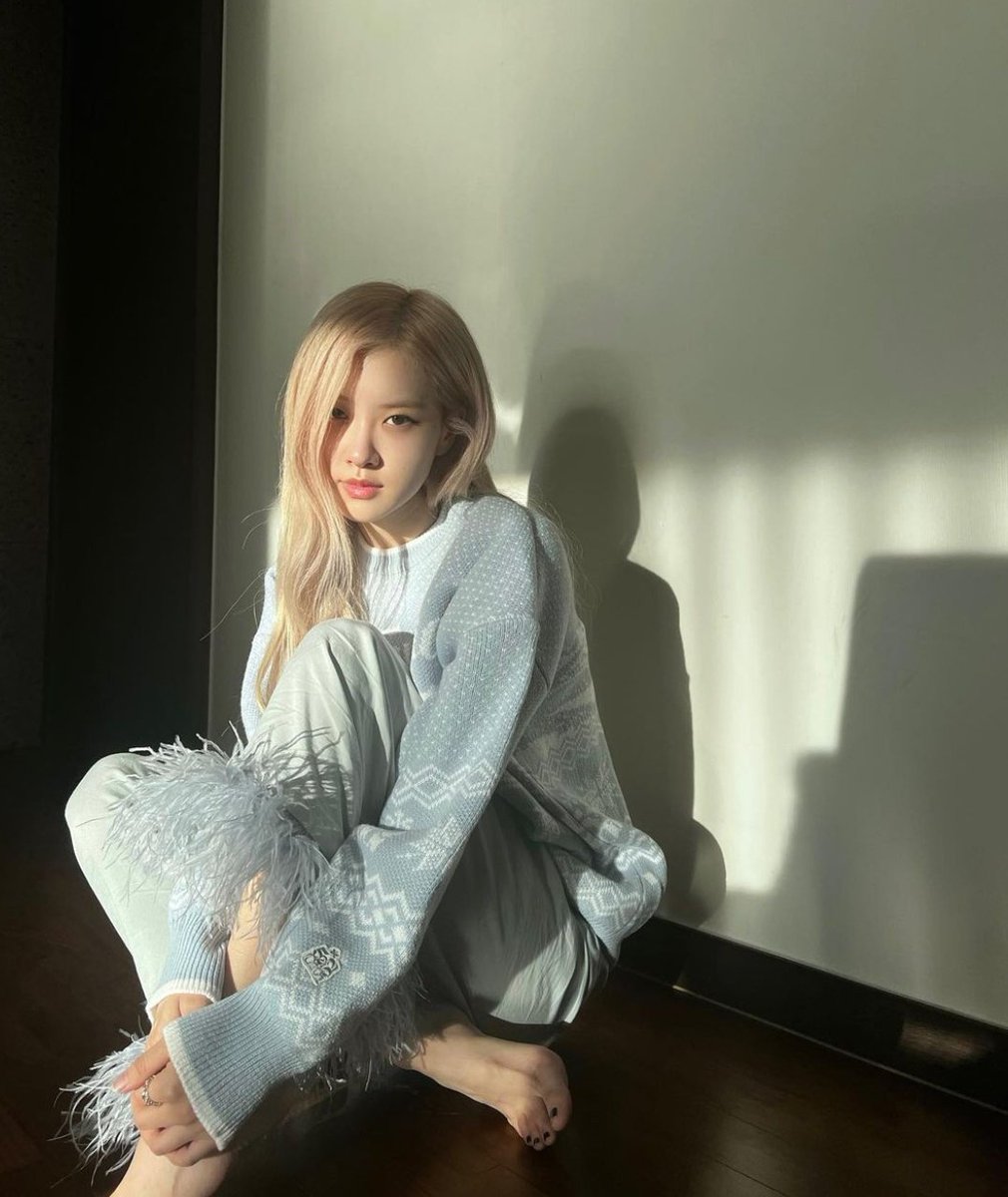 rosé pics tweet media