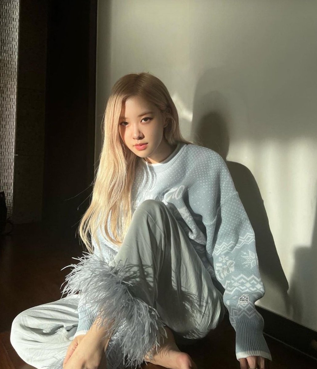 rosé pics tweet media