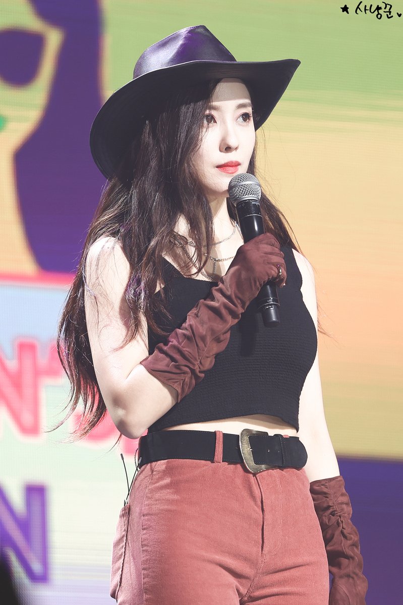 Starhunter_Hyom's tweet photo. #효민 #HYOMIN @b89530 🤠

📎 https://t.co/DXoNtPpyyQ
📎 https://t.co/ROX6eBTV4D
📎 https://t.co/cwy8MM8Hqy
📎 https://t.co/HZFC72OtQ0 https://t.co/V9Eepdige6