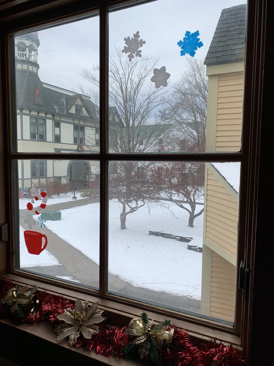 VTLawSchool's tweet photo. Holiday view. Merry Christmas to those celebrating today! #VLScapes #VTLawSchool https://t.co/snqfgRJdVl