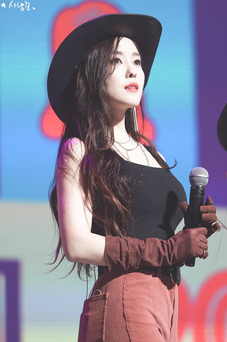 Starhunter_Hyom's tweet photo. @b89530 #효민 #HYOMIN @b89530 🤠

📎 https://t.co/duNXiKr8Uy
📎 https://t.co/rFcXWRLb2L
📎 https://t.co/9zYcjwqqYL
📎 https://t.co/EMmPb18JAE https://t.co/rSHoxBISfq
