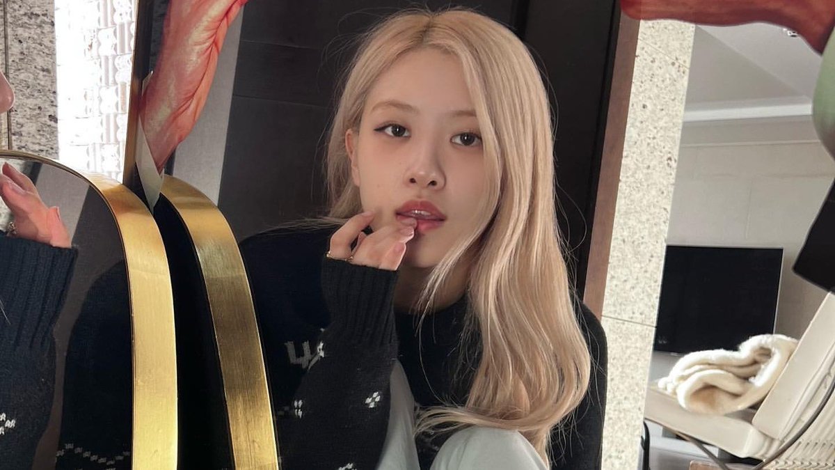 rosé pics tweet media