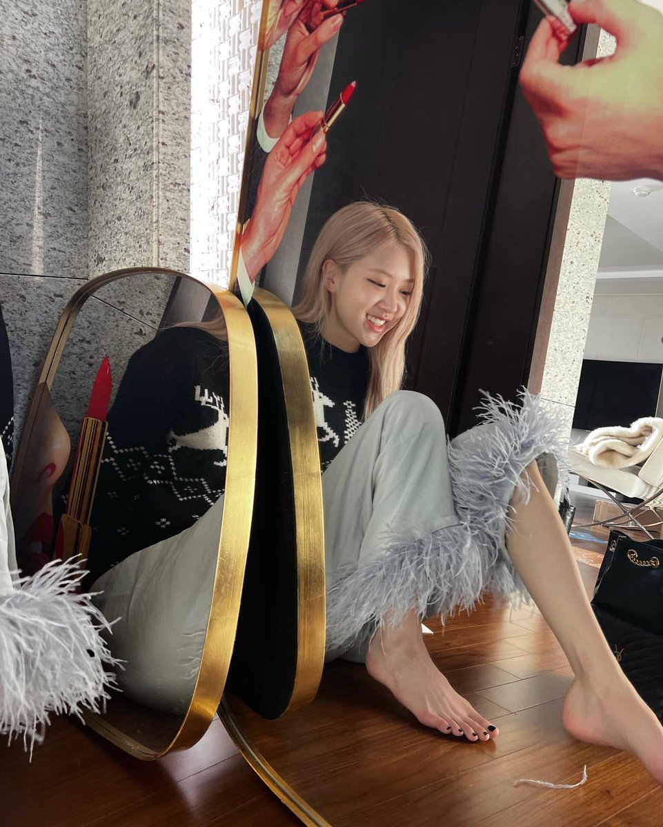 rosé pics tweet media
