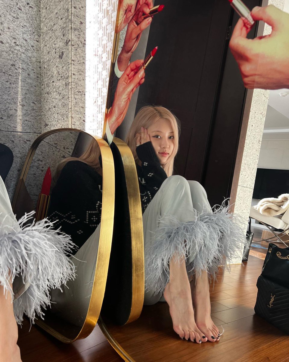rosé pics tweet media