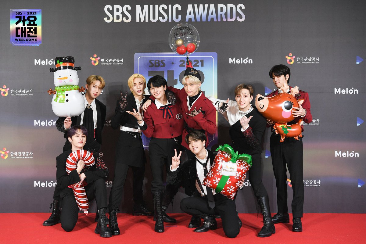 LEADERARCHIVES's tweet image. [ #스트레이키즈 #더보이즈 ]

— sbs gayo daejun !

#STRAYKIDS #THEBOYZ