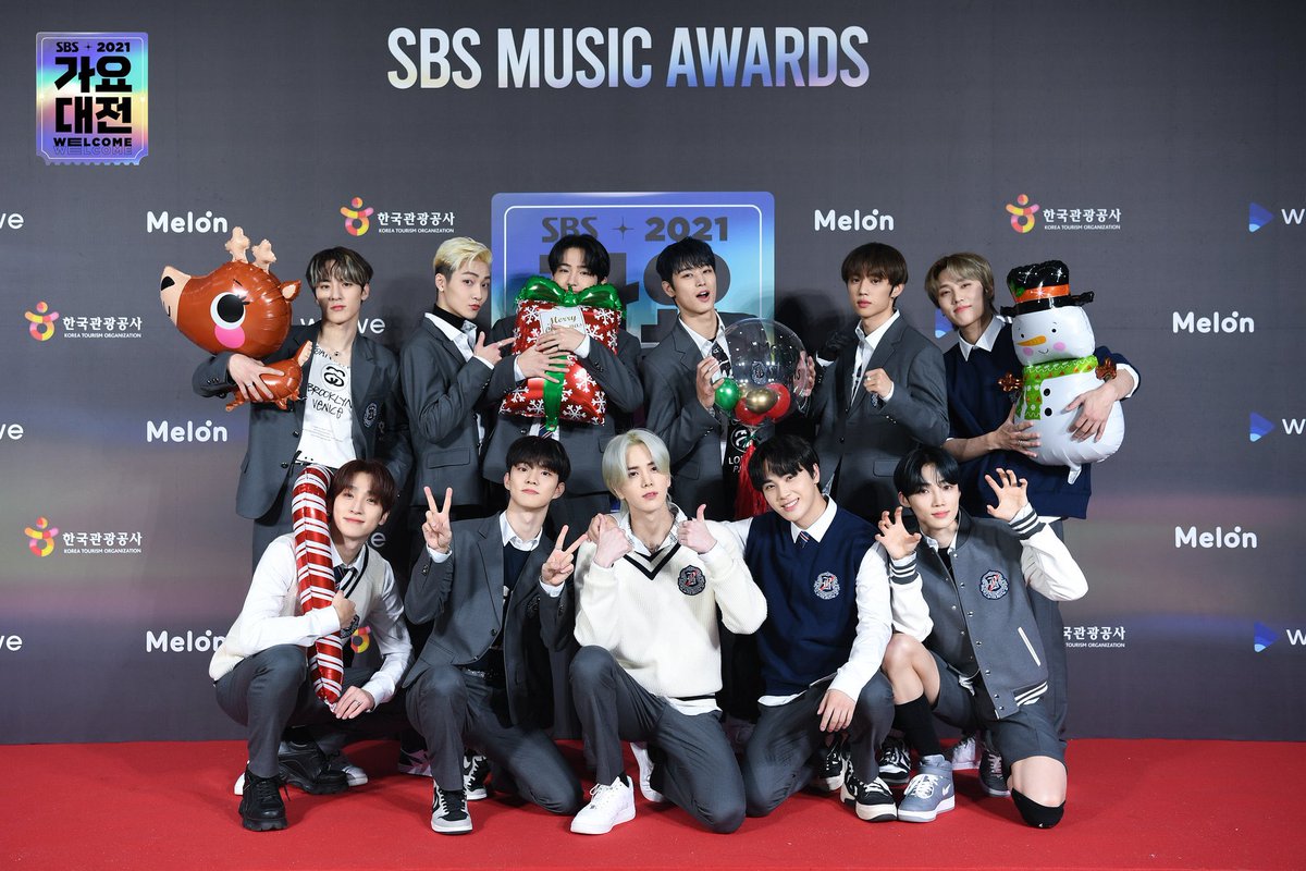 LEADERARCHIVES's tweet image. [ #스트레이키즈 #더보이즈 ]

— sbs gayo daejun !

#STRAYKIDS #THEBOYZ