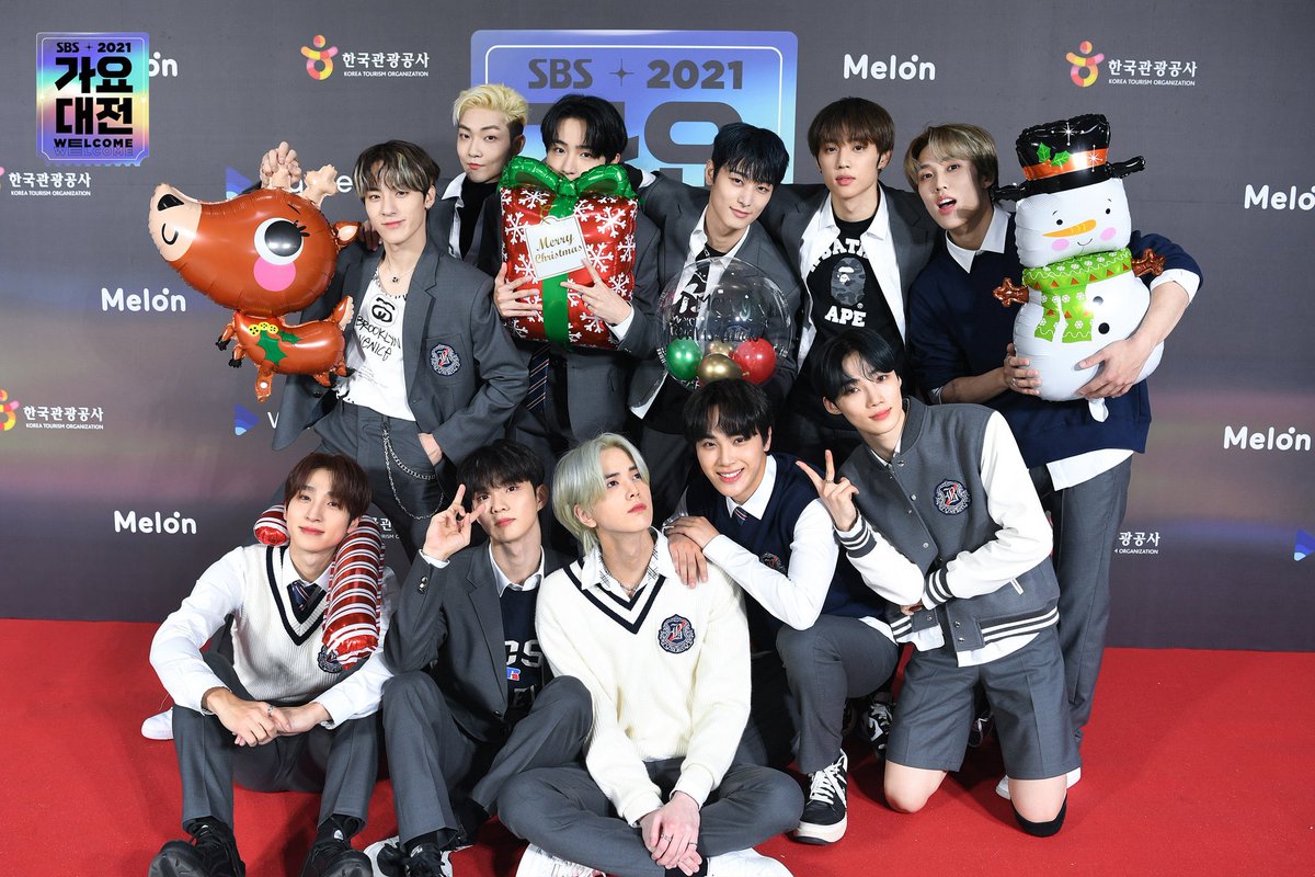 LEADERARCHIVES's tweet image. [ #스트레이키즈 #더보이즈 ]

— sbs gayo daejun !

#STRAYKIDS #THEBOYZ