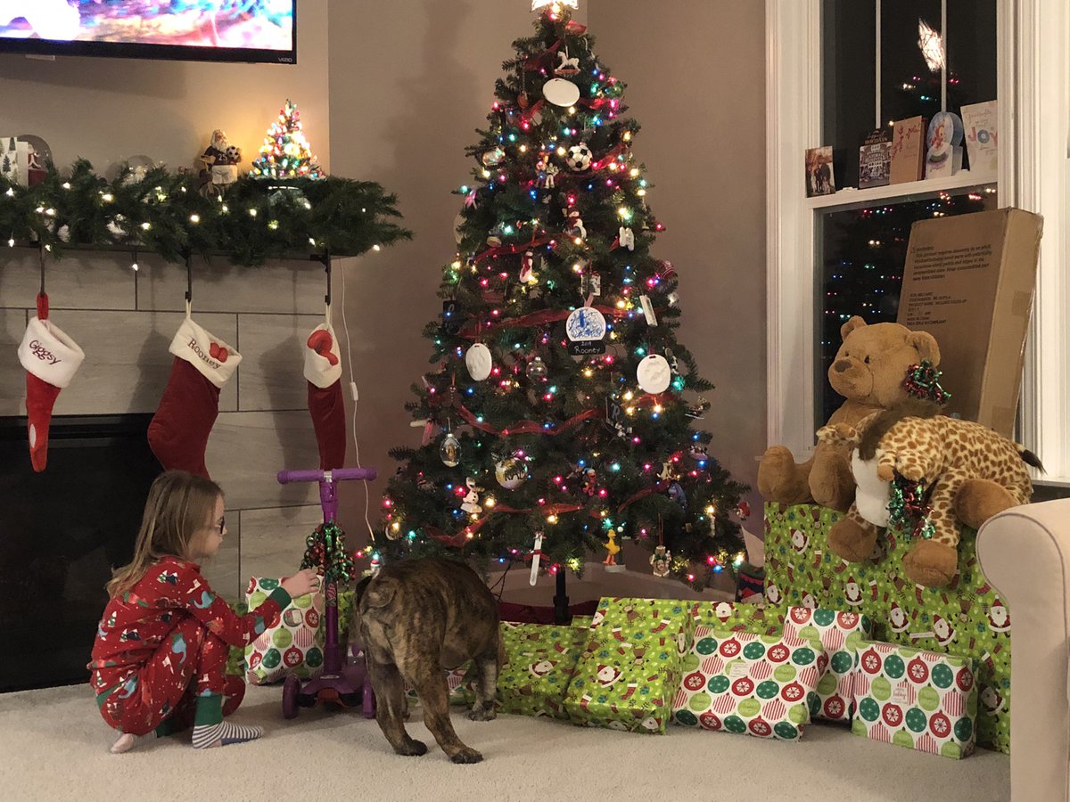 Hey kid, which one has my name on it? I’ve been mildly good this year 🎅🏻