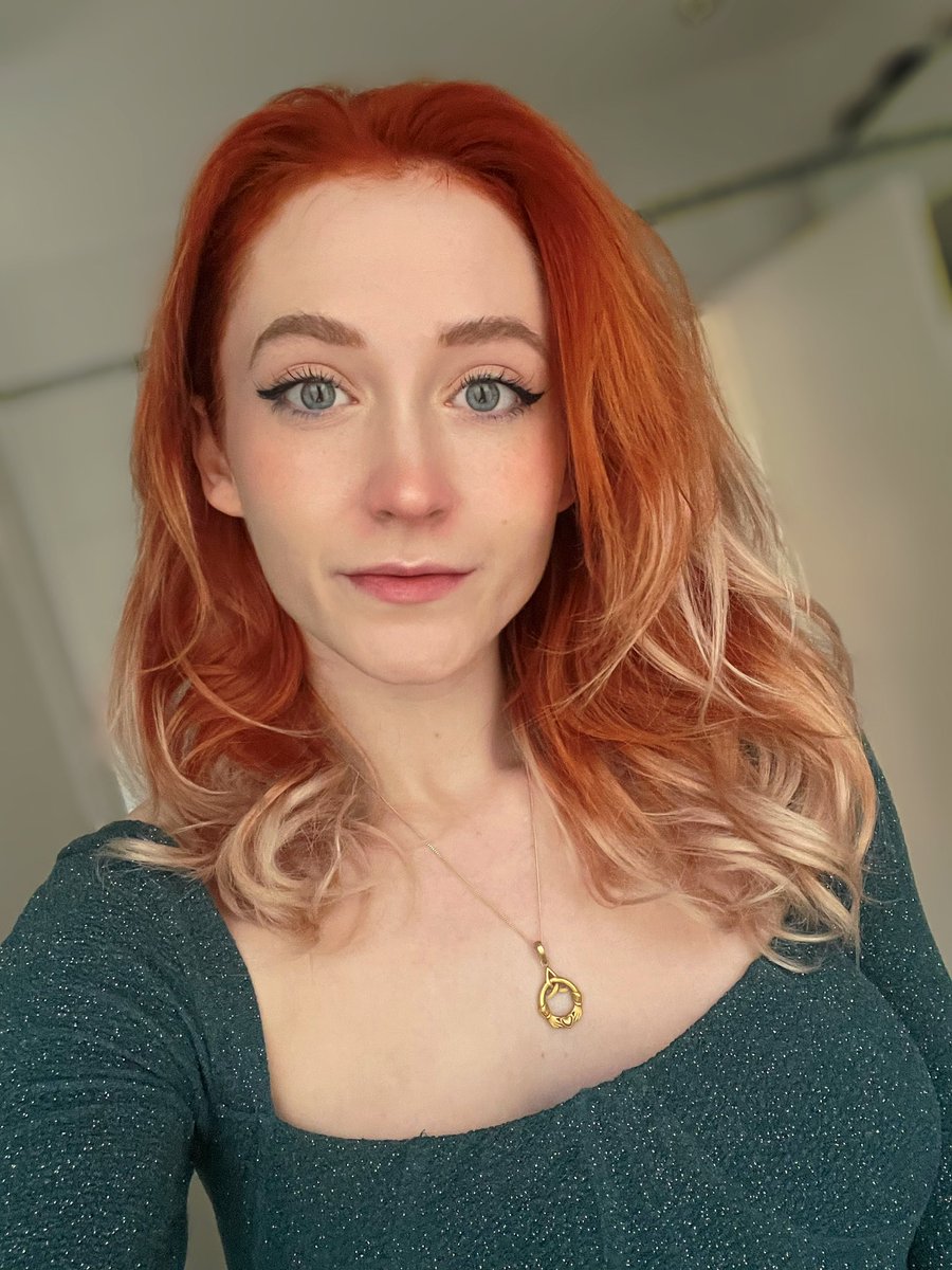 Janet Devlin 🌞 tweet media