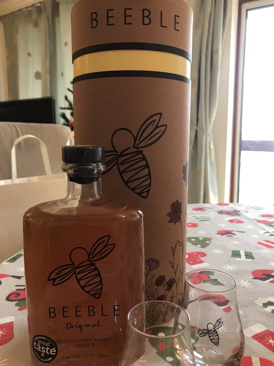 Merry Xmas to everyone! 🎄🎅🏻

Have a lovely day, be kind, and get in touch with people you haven’t spoken to for a while, they’ll appreciate it 

Covid Xmas is not ideal but surely this lovely gift - British organic honey whiskey - is medicinal? <a href="/BeebleCo/">Beeble</a> 😁😁

Just a snifter..