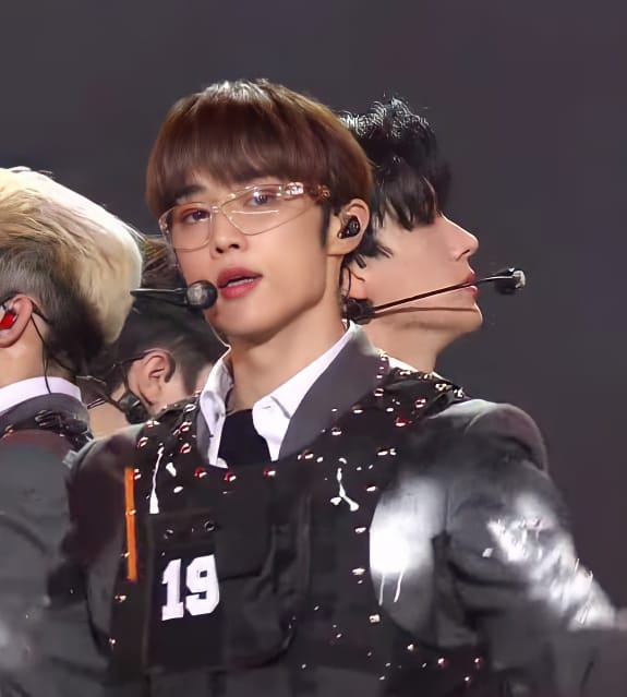 FHc6-OWVUAIJ5qo?format=jpg&name=small