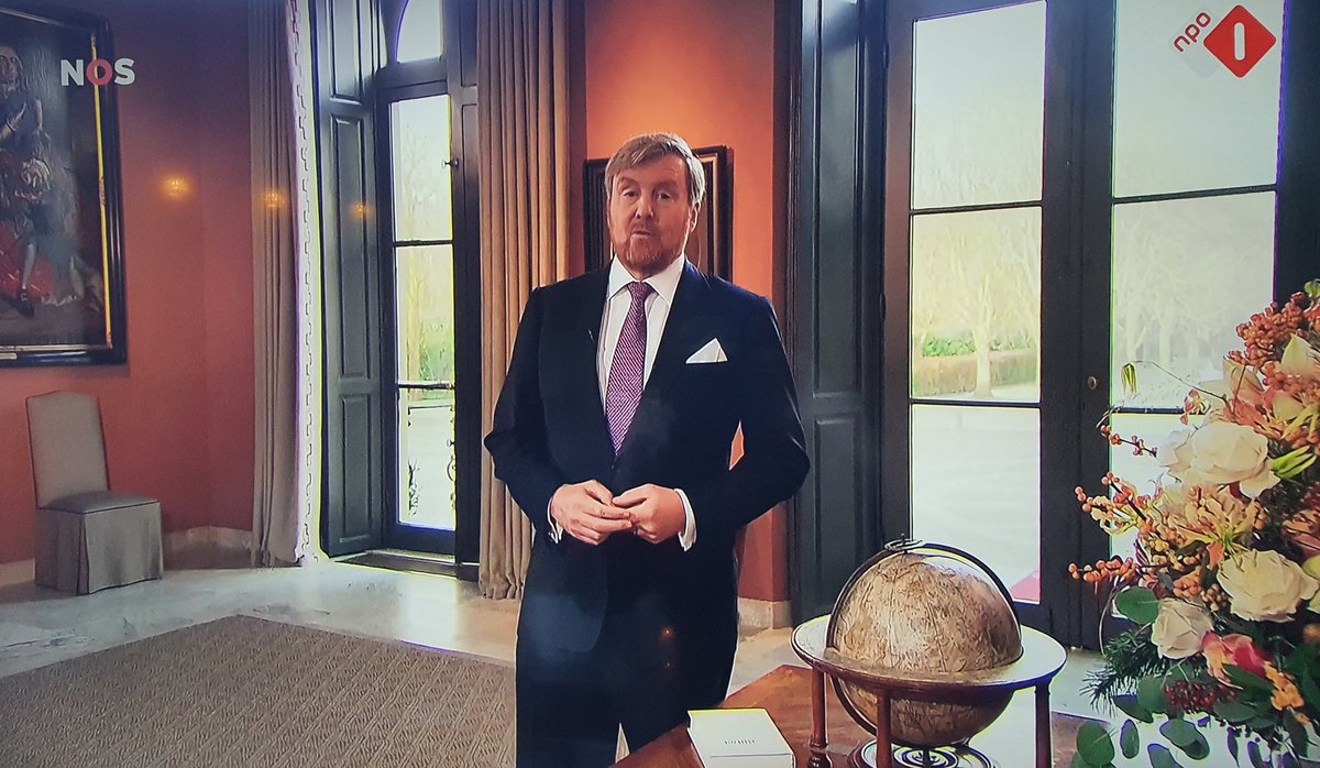 widtvoet's tweet photo. Weer geen kerstboom joh Willem?
#kersttoespraak https://t.co/zF3ZQ18pe0