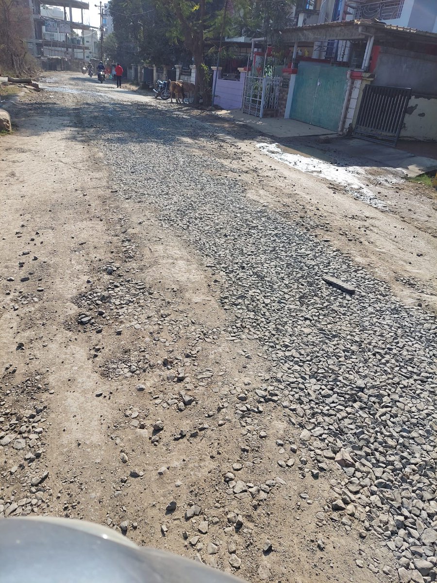 sh_paresh's tweet photo. @ChouhanShivraj @PMOIndia  this is how connecting road between Hoshangabad road and Village Jatkhedi via Hotel Abhinav Palace looks like after restoration by Ankita Construction that is laying sewage pipelines in Bhopal. https://t.co/D0zEoyCkPe