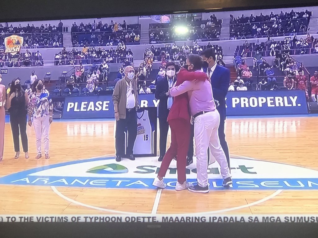 apinkxcho's tweet photo. Congratulations #PJS08!!! π
Snappy salute, happy retirement!
Iconic one handed shots will be missed π #SanMig #BMEG #Purefoods #Magnolia https://t.co/P1M9U6jhMX