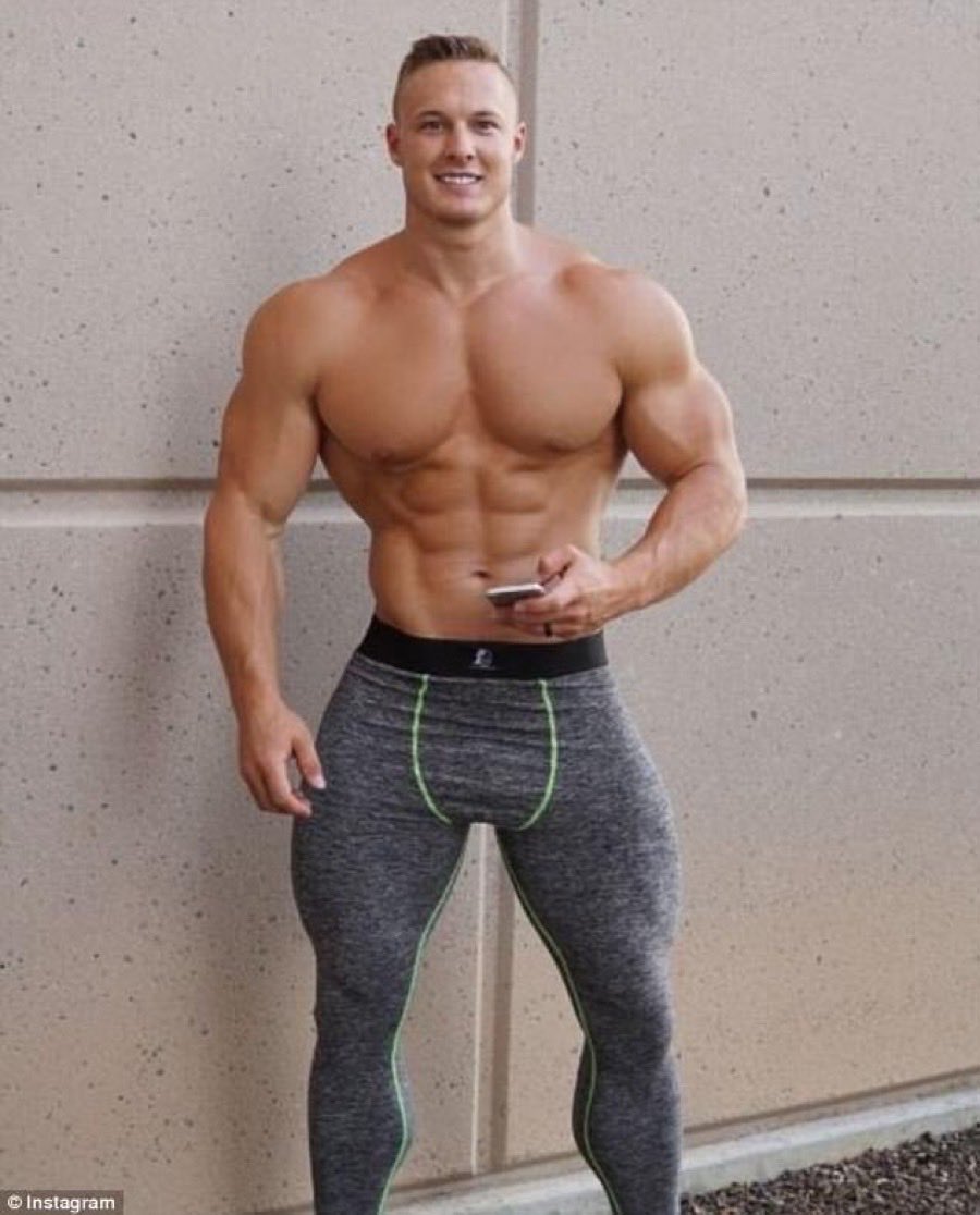 дэвид ричсон телосложение. брутальный мужчина. высокие широкоплечие мужчины. крепкий парень. крупный мужчина.