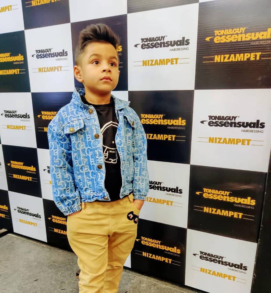 MihiNihar's tweet photo. Much needed haircut !! I'm loving this new look.Thank you @toniandguyworld for sending me home looking 🔥
•
•
•
#menhairstyle #nihar #mihiandnihar #mihinihi #tonyandguy #barbershop #haircut #newstyle #hairstyle #barberlife #menstyle #hair #mensfashion #hairstyles https://t.co/r8vWlli3ih