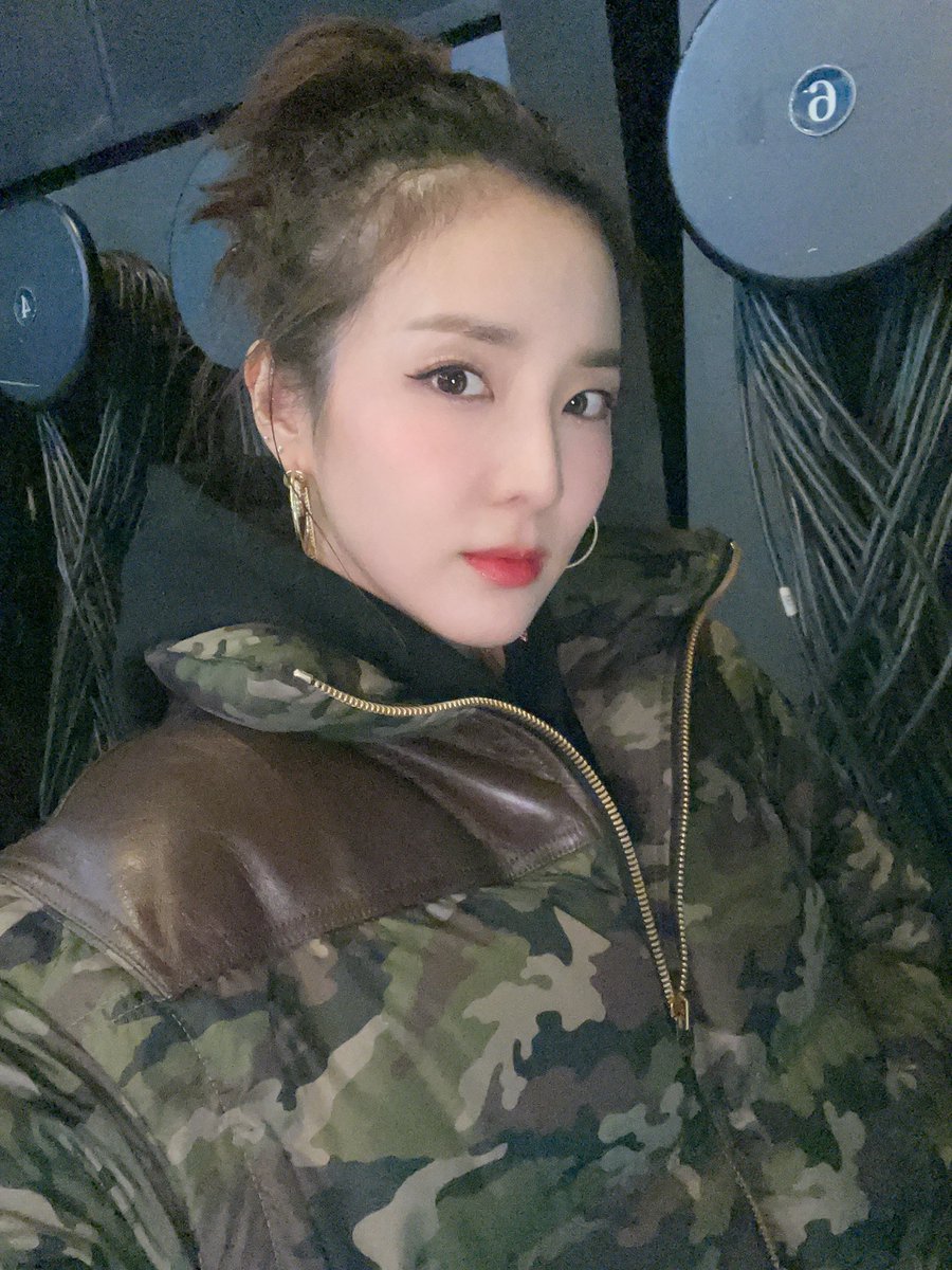 krungy21's tweet photo. 2 yrs na ako hindi nakapunta sa phil. Kelan ba last show ko sa Phil?! Parang d ko na naalala 😭 and mga shows ngayon puro untact. Ang xmas wish ko is to go back to Phil and be onstage again with u guys🙏🏻 https://t.co/LbfPrf4ezw