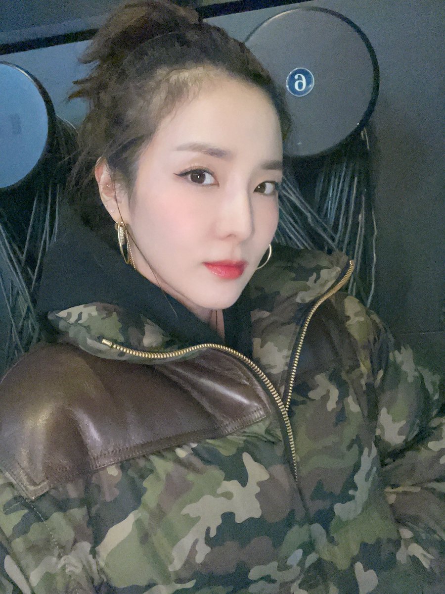 krungy21's tweet photo. 2 yrs na ako hindi nakapunta sa phil. Kelan ba last show ko sa Phil?! Parang d ko na naalala 😭 and mga shows ngayon puro untact. Ang xmas wish ko is to go back to Phil and be onstage again with u guys🙏🏻 https://t.co/LbfPrf4ezw