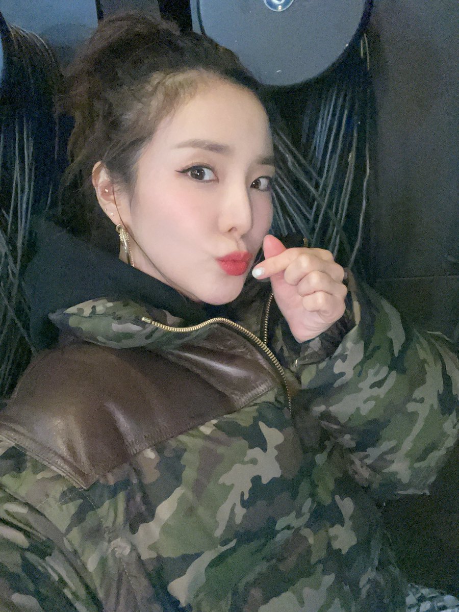 krungy21's tweet photo. 2 yrs na ako hindi nakapunta sa phil. Kelan ba last show ko sa Phil?! Parang d ko na naalala 😭 and mga shows ngayon puro untact. Ang xmas wish ko is to go back to Phil and be onstage again with u guys🙏🏻 https://t.co/LbfPrf4ezw