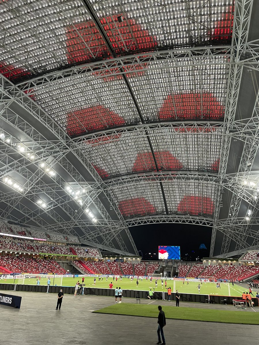 ainunnajib's tweet photo. #TimnasIndonesia 🇮🇩 vs Singapura 🇸🇬 leg 2 💪

Kali ini ga dapat tiket di lokasi suporter Indonesia jadi menyusup dulu di tengah-tengah suporter SG 😬

Dapat view belakang gawang https://t.co/Skm1QRqFjK